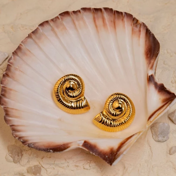Brinco de Concha Espiral Dourado 