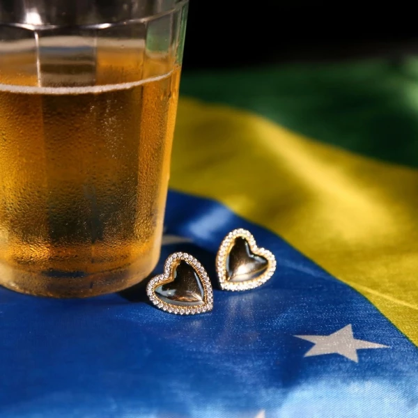 Brinco de Coração Cravejado 
